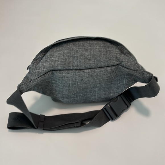 Like New Herschel Hip Pack Fannypack - Picture 4 of 7